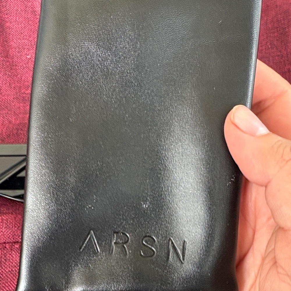 Black Cat-Eye Sunglasses - Picture 6 of 6